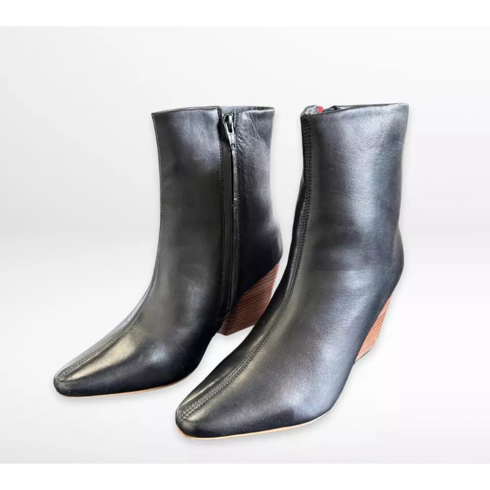 Journee Collection Women's Leather Almond Toe Ankle Booties•Black 9• Hydra•New